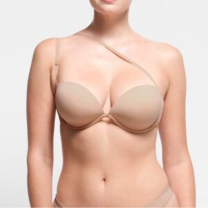 NWT Skims Multi-Way Bra